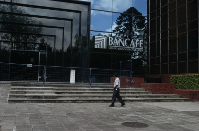 Oficinas centrales de Bancafé, antes de cerras operaciones en 2006. (Foto Prensa Libre: Hemeroteca PL)