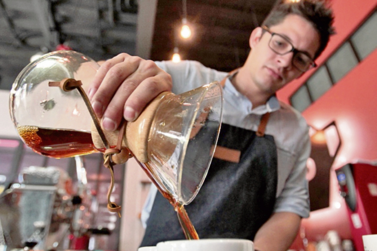 Rodas inauguró el 4 de junio pasado el Café Paradigma, en la zona 4 (antes 4 Grados Norte). (Foto Prensa Libre: Paulo Raquec)