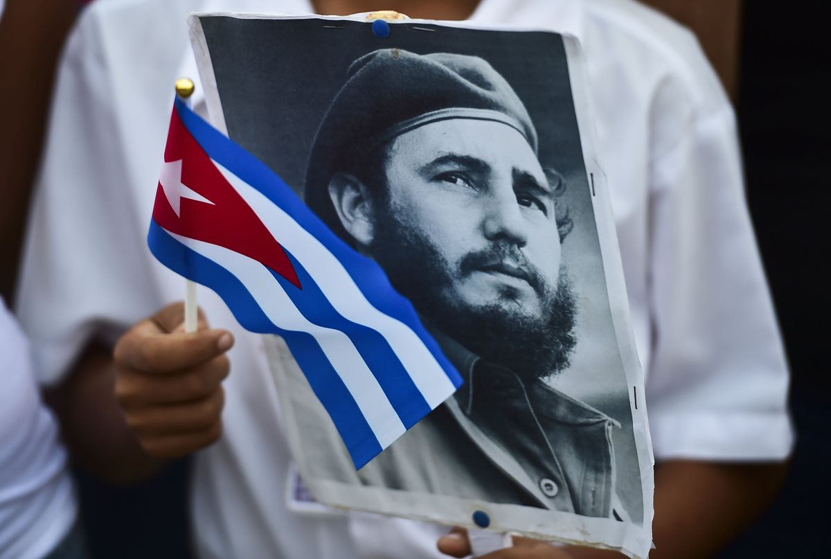 La canción dedicada a Fidel Castro fue escrita por el cantautor cubano Raúl Torres. (Foto Prensa Libre: AFP)