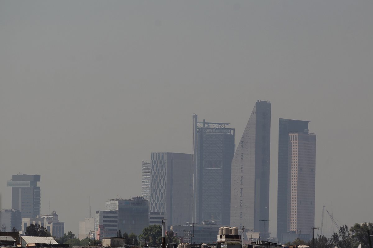 Vista general de los altros grados de contaminación en Ciudad de México. (Foto Prensa Libre: EFE).