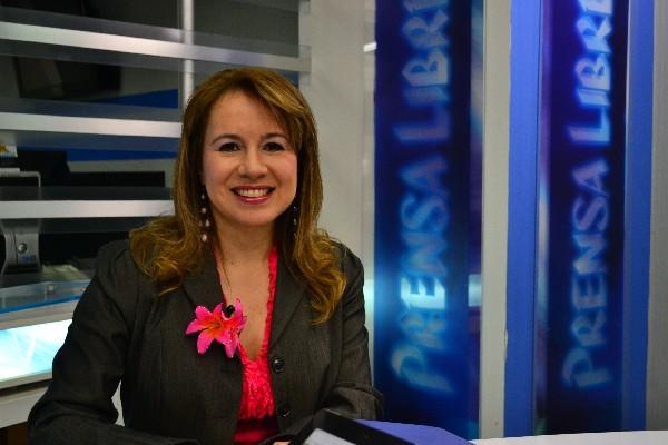 La psicóloga Claudia Cuyún fue la invitada ayer, a   El Consultorio.