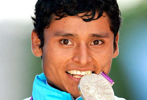 Erick Barrondo hace historia en Londres al conseguir la primera medalla olímpica para Guatemala.  (Foto Prensa Libre: AFP)