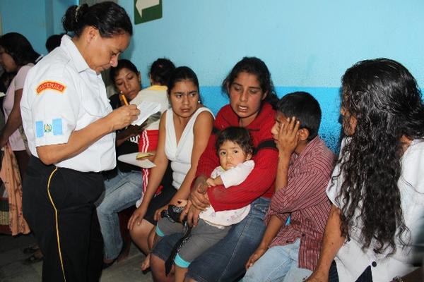 Varios de los heridos esperan atención médica en el Hospital Nacional de Jutiapa. (Foto Prensa Libre: Óscar Figueroa)<br _mce_bogus="1"/>