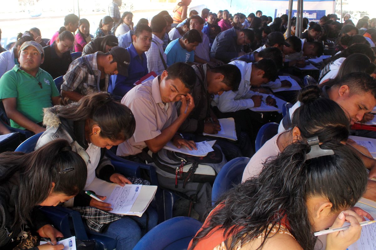 La iniciativa busca apoyar el desarrollo de la juventud del país. (Foto Prensa Libre: HemerotecaPL)