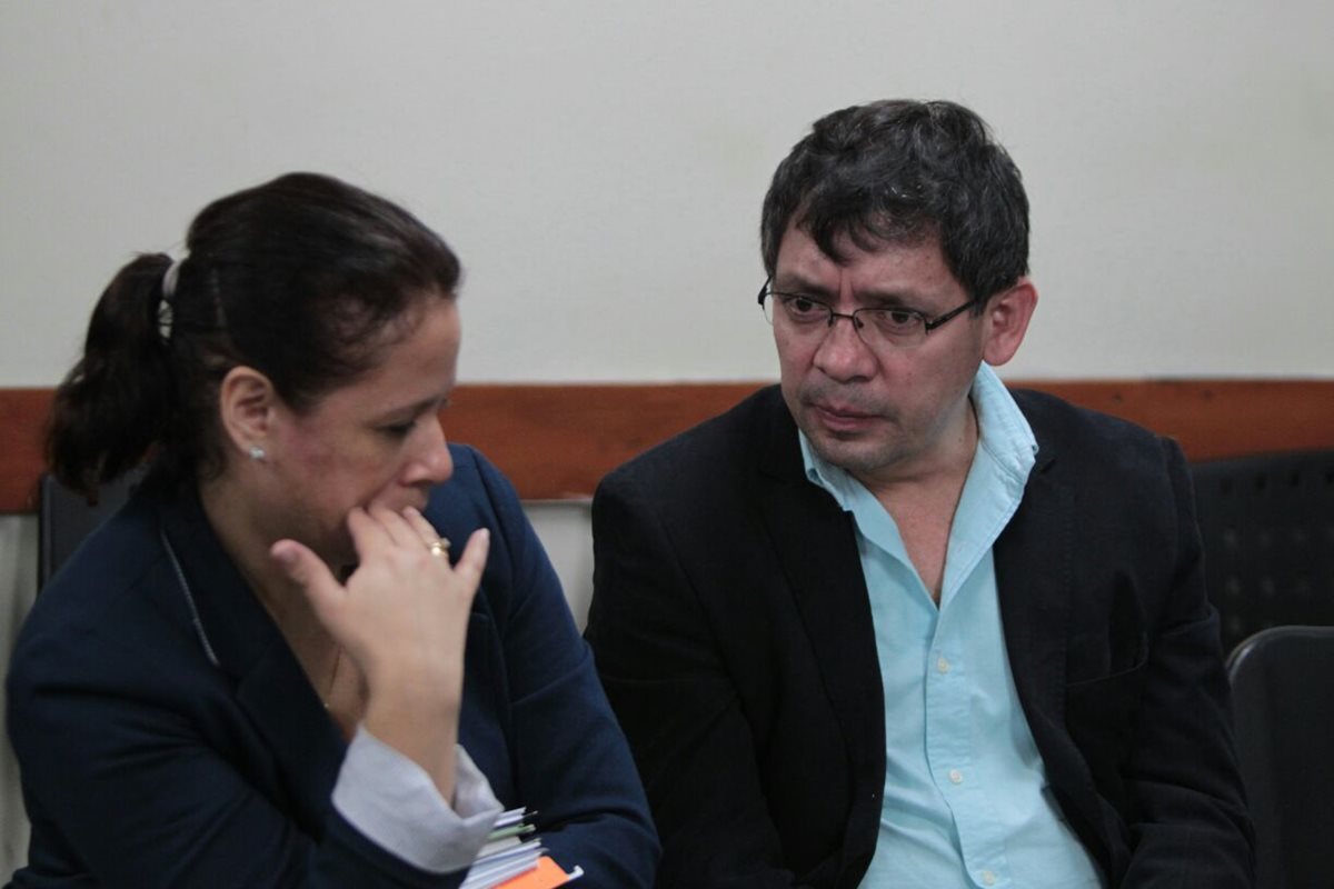Walter Linares es presentado al juzgado sexto de Instancia Penal, por el caso IGSS-Pisa.(Foto Prensa Libre: Paulo Raquec)