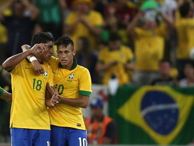 Neymar y Paulinho han compartido buenos y malos momentos en la selección brasileña. (Fotos Prensa Libre: Hemeroteca PL)