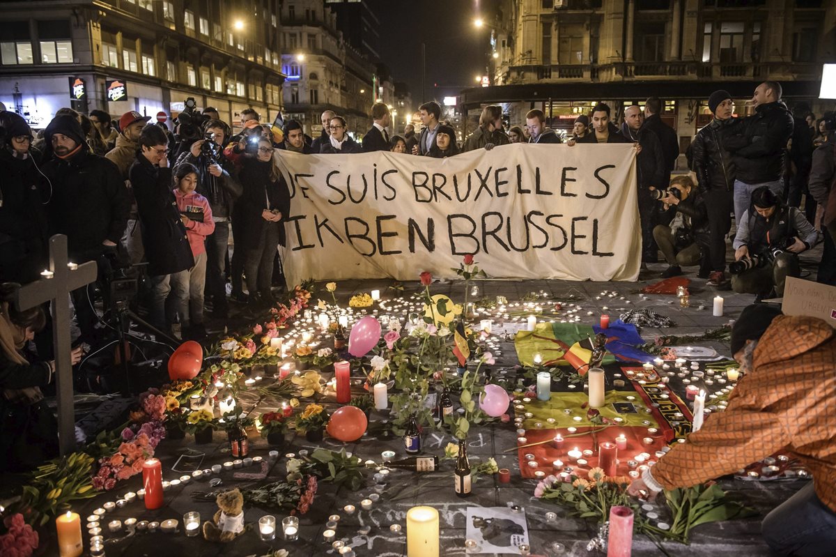 Los atentados en Bélgica han dejado unos 30 muertos y 200 heridos. (Foto Prensa Libre: EFE)
