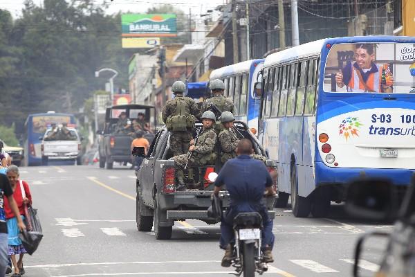 Refuerzan seguridad en zona 18 (Foto Prensa Libre: Érick Ávila)<br _mce_bogus="1"/>