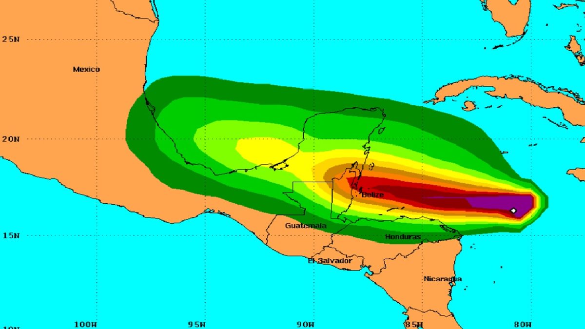 Tormenta amenaza con fuertes viento y lluvia en México, Belice