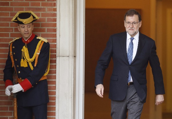 Mariano Rajoy, sale del Palacio de la Moncloa, en Madrid, España. (EFE).