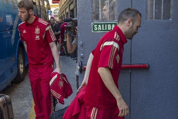 España llegó a Sevilla para su concentración previo al Mundial de Brasil 2014. (Foto Prensa Libre: EFE)