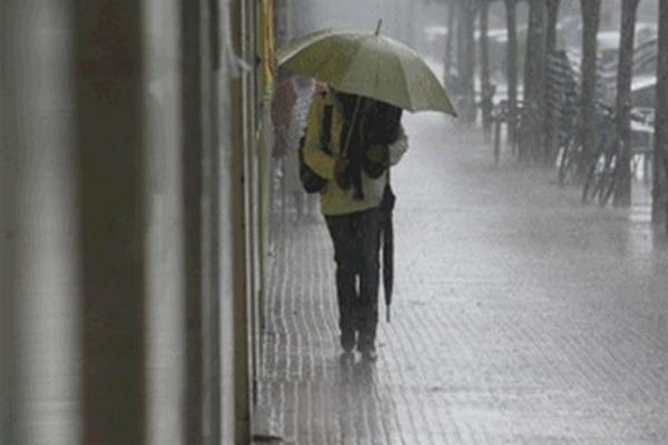 La lluvia corresponde a las condiciones climáticas de la época. (Foto Prensa Libre: Conred)