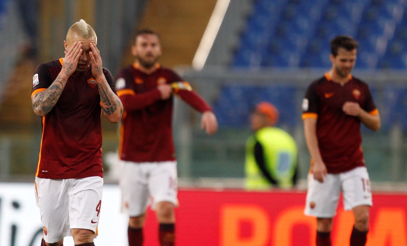 La Roma sigue en plena crisis luego de caer por goleada ante el Barcelona. (Foto Prensa Libre: AP)