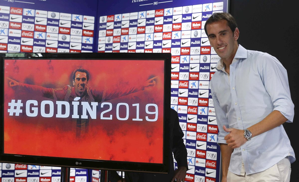 Diego Godín, durante la rueda de prensa que ofreció hoy en la Ciudad Deportiva del Atlético. (Foto Prensa Libre: EFE)