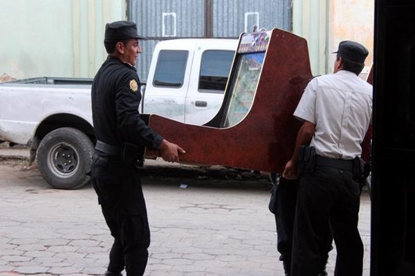 Más de una treintena de máquinas tragamonedas fueron sacadas de operación.