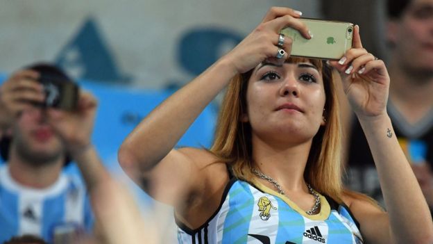 Muchos argentinos que usan iPhone lo han conseguido a través de viajes personales o de conocidos al extranjero.