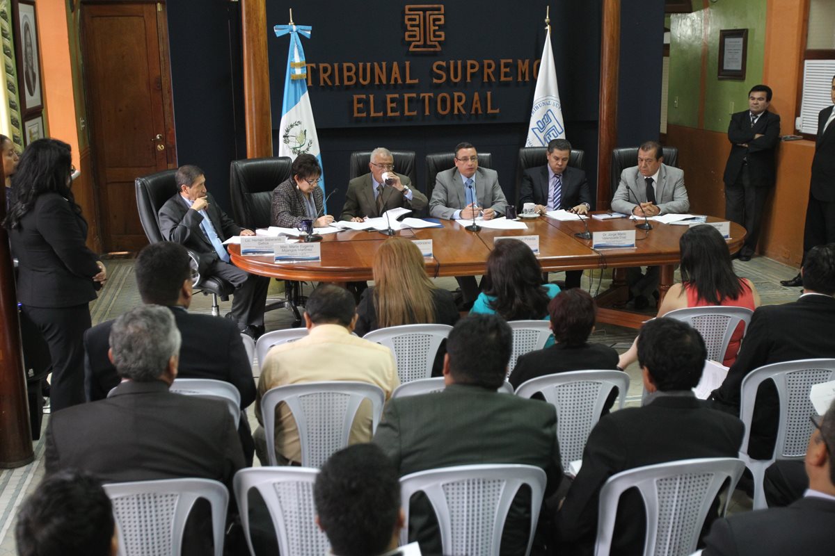 Los partidos políticos no pueden pautar en redes sociales para hacer campaña. (Foto Prensa Libre: Hemeroteca PL)