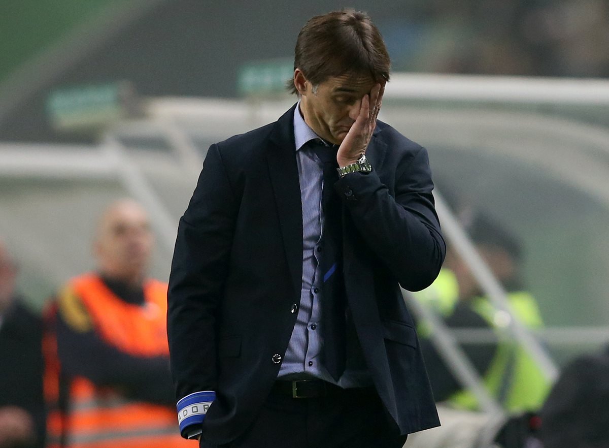 Julen Lopetegui fue separado del cargo de técnico del Porto debido a los malos resultados. (Foto Prensa Libre: AP)