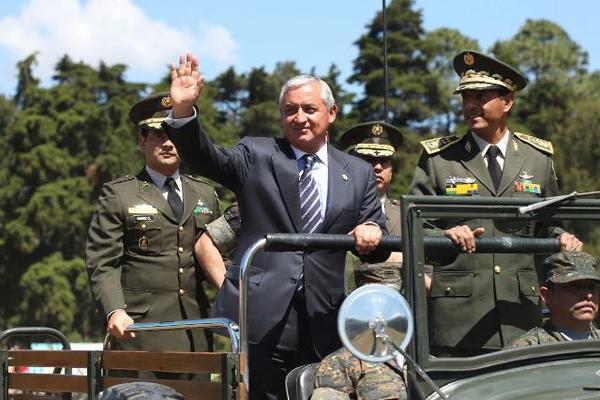 El presidente Otto Pérez Molina participó hoy en un acto oficial en la Brigada Mariscal Zavala. (Foto Prensa Libre: Esbin García)