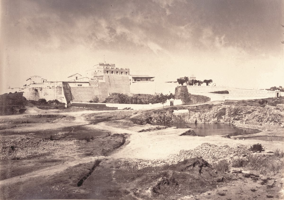 Fotografi?a del Castillo de San Jose?, Ciudad de Guatemala, realizada por Agostino Someliani en 1886, perteneciente al a?lbum Alcai?n. (Foto: CIRMA)