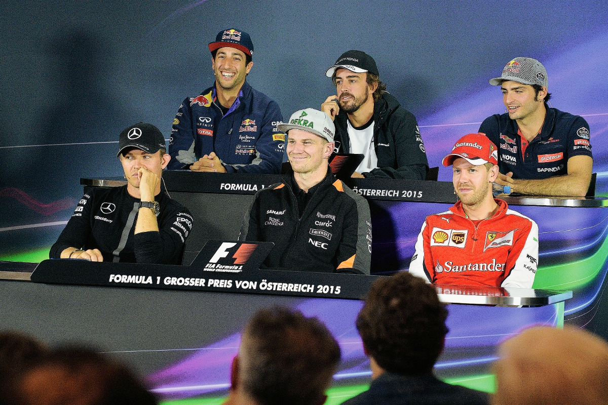 Daniel Ricciardo, Fernando Alonso, Carlos Sainz, Nico Rosberg, Nico Huelkenberg y Sebastian Vettel durante la conferencia de prensa de este jueves. (Foto Prensa Libre: AP)