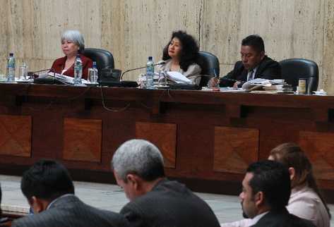 Los jueces del Tribunal en el que se desarrolla el juicio contra Ríos Montt y Rodríguez Sánchez continuaron ayer la audiencia sin ninguna alteración.