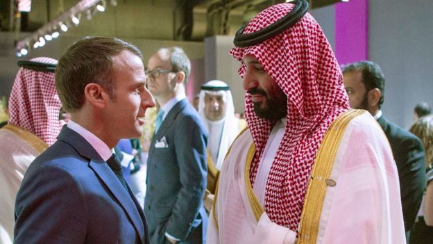 Esta es una captura de pantalla, verificada por la Agence France Press, que muestra el momento raro entre los dos líderes.