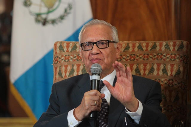 El presidente mencionó que con coordinación y empuje lograron poner de nuevo en pie a Guatemala. (Foto Prensa Libre: Hemeroteca PL)