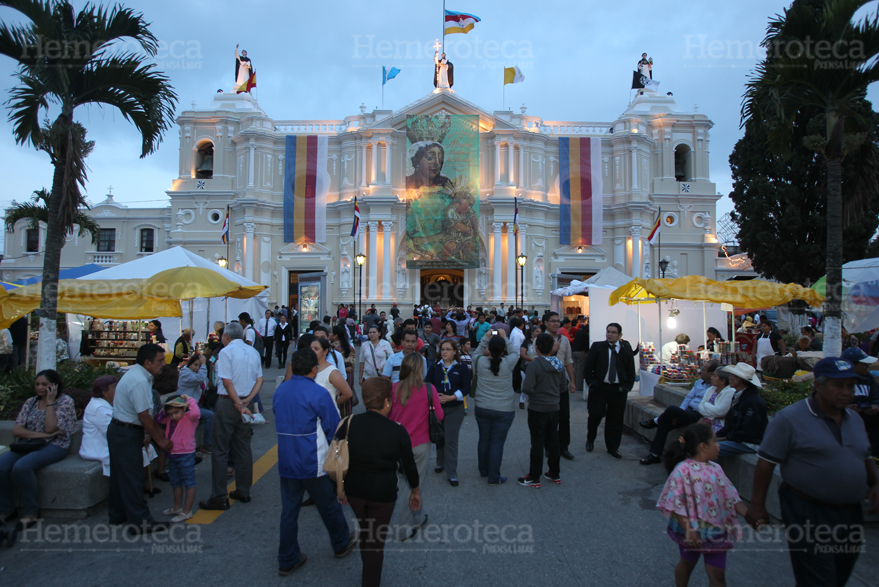 Templo de Santo Domingo durante las celebraciones en honor a la Virgen del Rosario. (Foto: Hemeroteca PL)