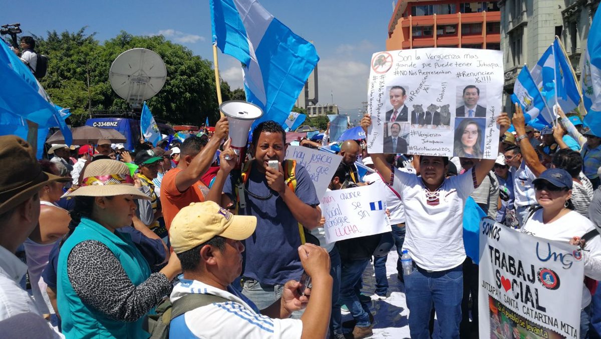 Desde que los diputados quitaron el antejuicio al presidente Jimmy Morales, los guatemaltecos los han vinculado como el pacto de corruptos.
