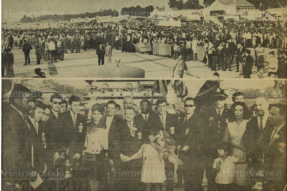 Decenas de personas reciben en el Aeropuerto La Aurora a la selección, campeona del Norceca, el 19/3/1967. (Foto: Hemeroteca PL)
