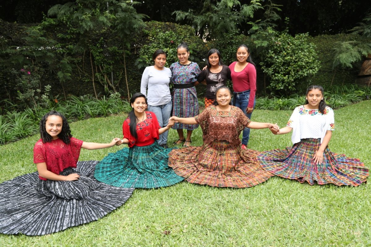 Estas niñas se han convertido en voceras de sus comunidades, con su testimonio y con charlas sobre derechos de las niñas y adolescentes buscan contribuir a frenar los matrimonios forzados. (Foto Prensa Libre: Óscar Rivas)