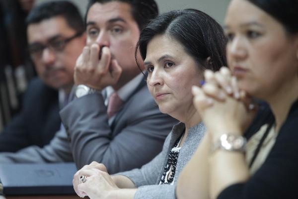 María Concepción  Castro, ministra de Finanzas, dijo que emplearán recursos provenientes de los bonos para cubrir la baja recaudación de ingresos tributarios para el plan de gastos. (Foto Prensa Libre: Hemeroteca PL)