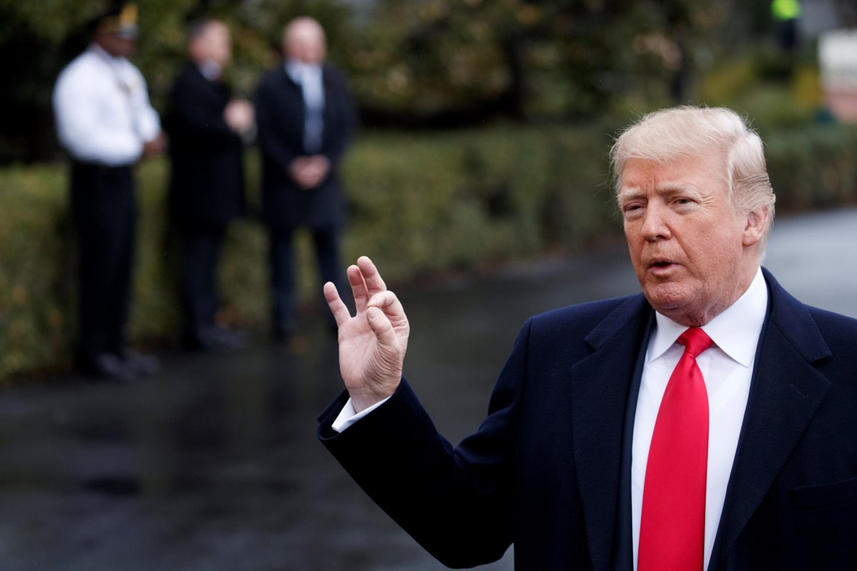 Donald Trump, urgió a México y El Salvador a "hacer más" para evitar la entrada de integrantes de la mara MS-13. (Foto Prensa Libre:AFP).