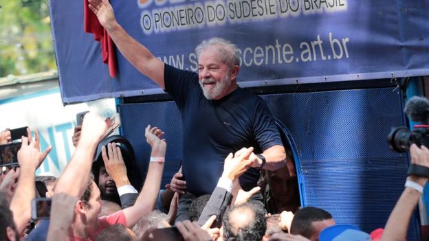 El PT tendrá que recurrir a imágenes de archivo para hacer campaña a favor de Lula. (REUTERS)