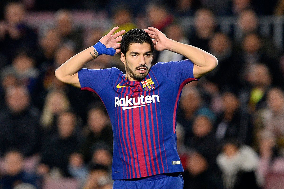 Luis Suárez reacciona durante el partido que el Barcelona recibió al Sporting.