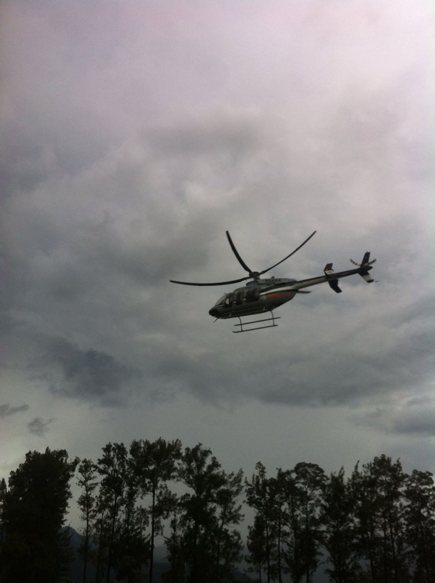 Los tres ministros retornaron a la capital en un helicóptero de la Fuerza Aérea. (Foto Prensa Libre: Cortesía Ramiro Marroquín)