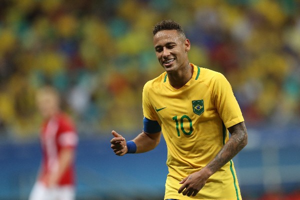 El astro brasileño Neymar celebra su primer gol en los Juegos Olímpicos. (Foto Prensa Libre: EFE)