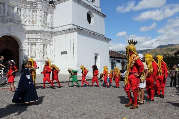 La danza-teatro  Los 24 diablos es una de las más atractivas de las que se presentan    durante el convite de Ciudad Vieja.