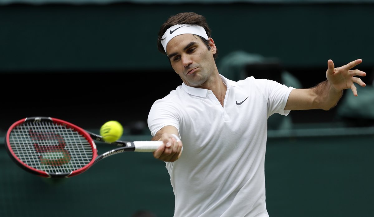 El Suizo Roger Federer volvió a las canchas después de un descanso obligado por una lesión de rodilla. (Foto Prensa Libre: AFP)