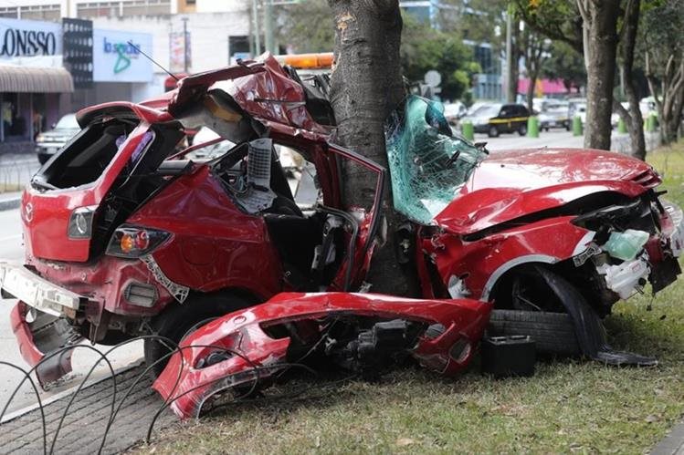 Imagen de un accidente de tránsito ocurrido en la zona 10 capitalina. (Foto Prensa Libre: Hemeroteca PL)