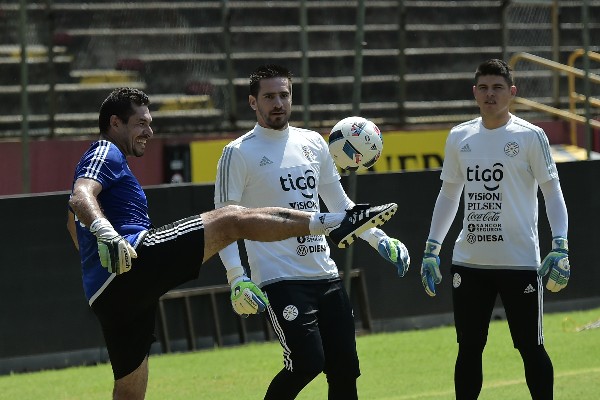 Justo Villar, portero de Paraguay, asegura que podrán vencer a Brasil el próximo martes. (Foto Prensa Libre: AFP).