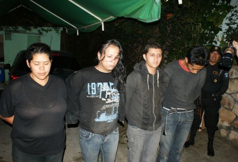 Los cuatro fueron capturados dentro de la vivienda en la colonia Ciudad Nueva. (Foto Prensa Libre: PNC)