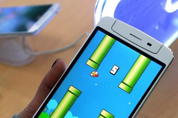 El juego para móviles Flappy Bird, reporta ganancias de US$50 mil diarios. (Foto Prensa Libre: AFP)<br _mce_bogus="1"/>