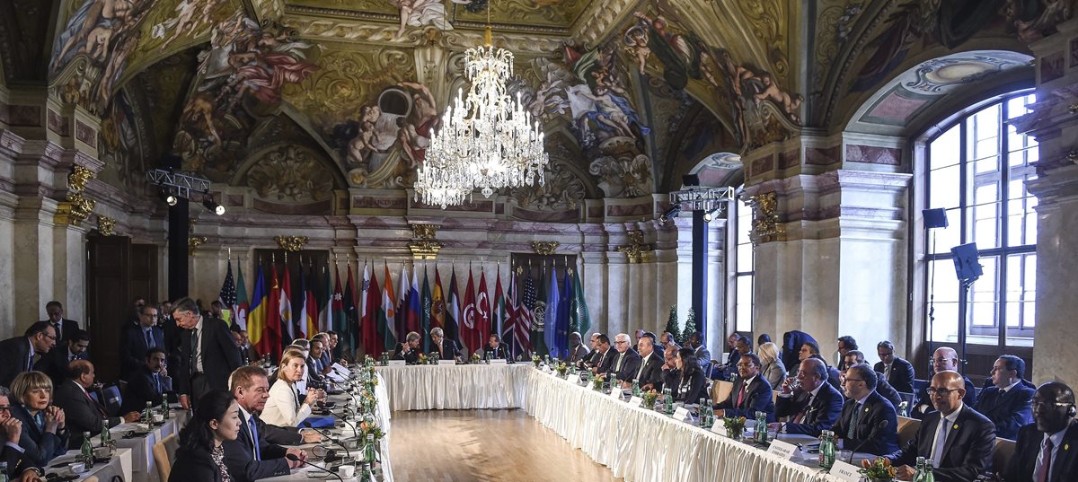 Altos funcionarios reunidos en Viena para discutir asuntos relacionados con Libia. (Foto Prensa Libre: EFE).