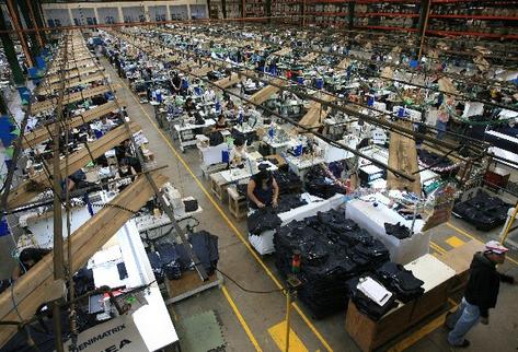 El sector de vestuario y textiles es uno de los interesados en promover la instalación de fábricas en las circunscripciones. (Foto Prensa Libre: Hemeroteca PL)