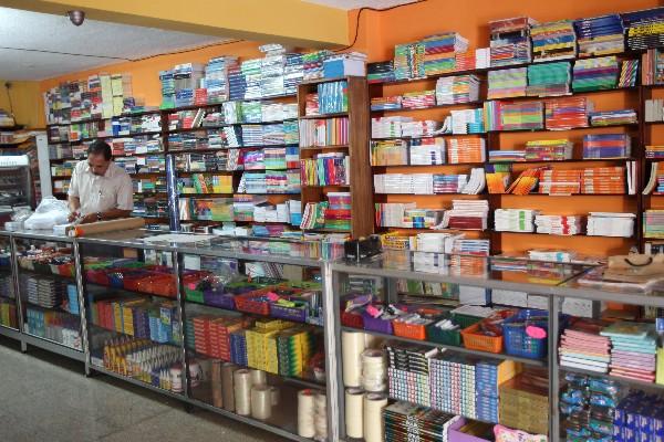 papelerías ofrecen productos escolares variados. (Foto Prensa Libre: ÉRICK ÁVILA)