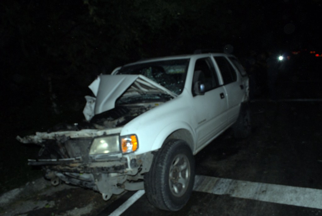 Uno de los tres vehículos involucrados en el accidente de tránsito, en Guastatoya, El Progreso. (Foto Prensa Libre: Hugo Oliva)