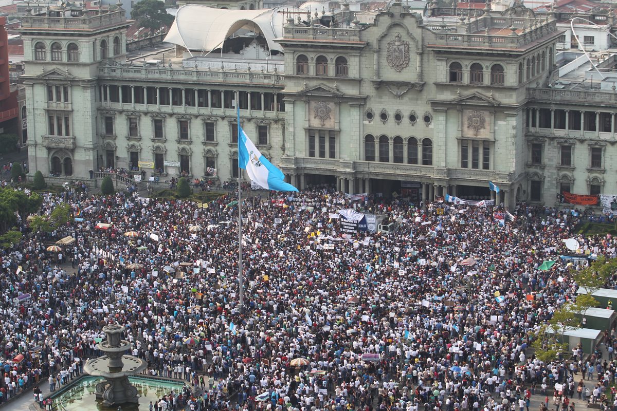 Miles marcharán y participarán en el Paro Nacional para exigir la renuncia de OPM. (Foto Prensa Libre: Hemeroteca PL)