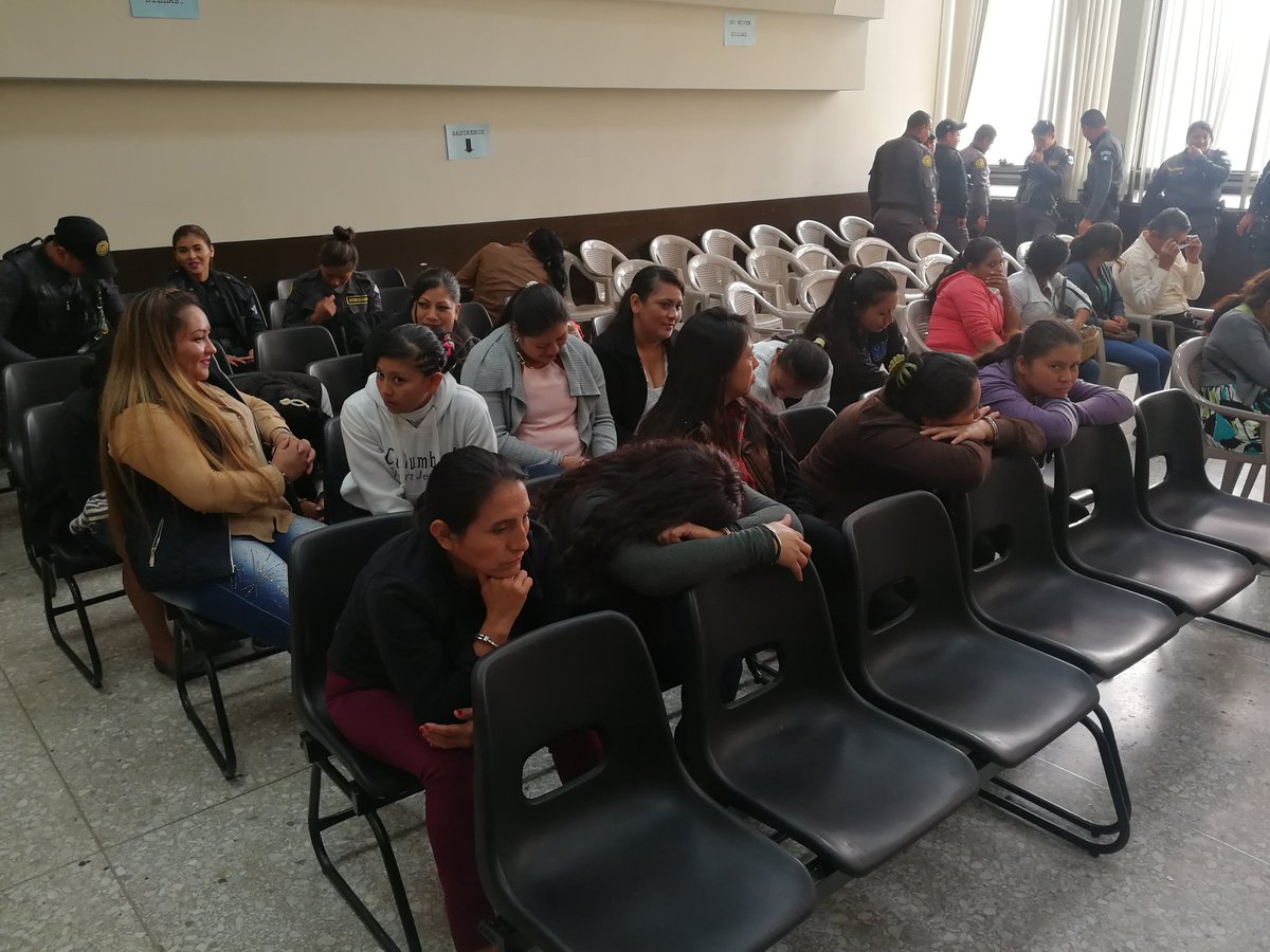 La supuesta estructura criminal Vatos Sureños tiene sindicadas a 15 mujeres. (Foto Prensa Libre: Kenneth Monzón)